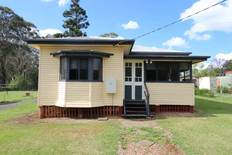 8 Henry Street, Kingaroy QLD 4610
