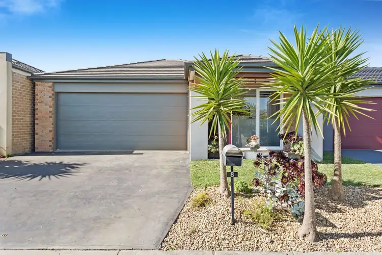 8 Rosella Ave, Pakenham VIC 3810