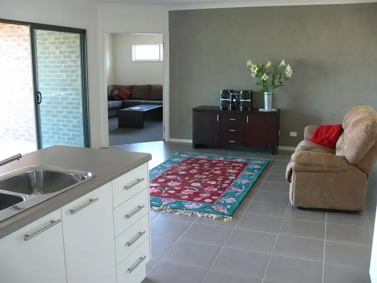 Second view of Homely house listing, 7 Bellview Court, Mansfield VIC 3722