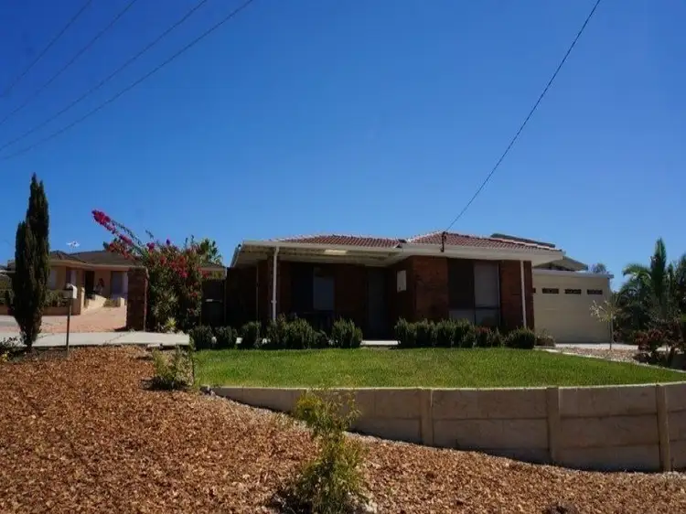 2 Nolan Place, Beldon WA 6027