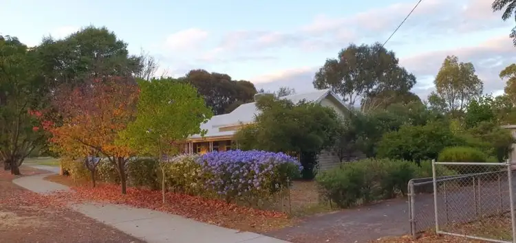 10 Shenton Road, Burekup WA 6227