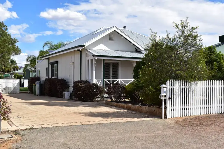 13 Craddock Rd, Merredin WA 6415