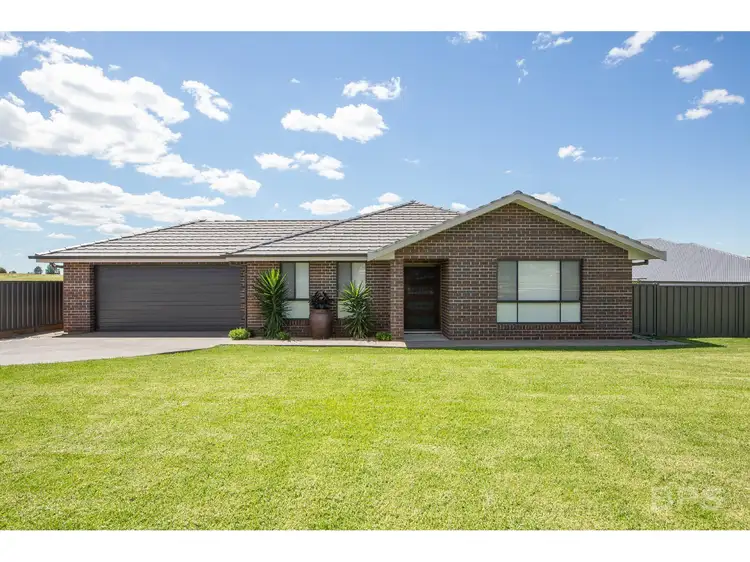 17 Lambrusco Way, North Tamworth NSW 2340