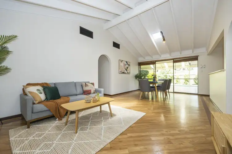 16 Rolland Court, Leeming WA 6149