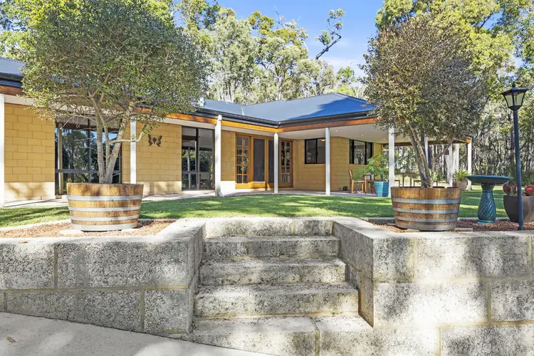 1 Howe Court, Mundaring WA 6073