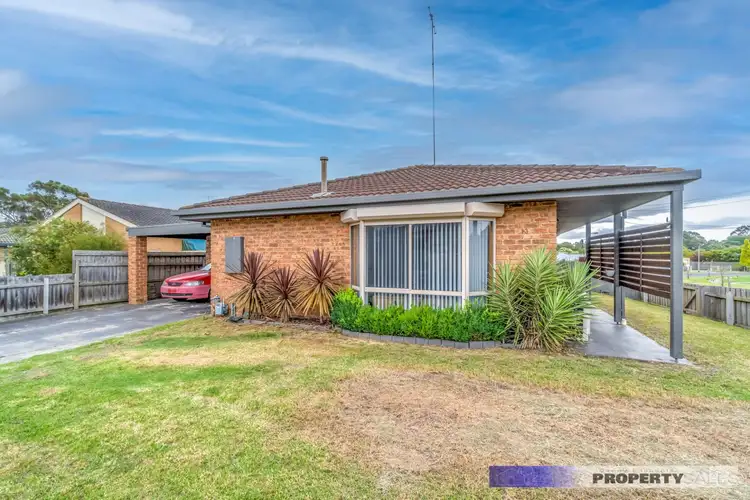 13 Dinwoodie Drive, Newborough VIC 3825