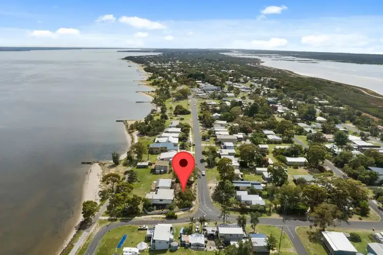 1 Lake Street, Loch Sport VIC 3851