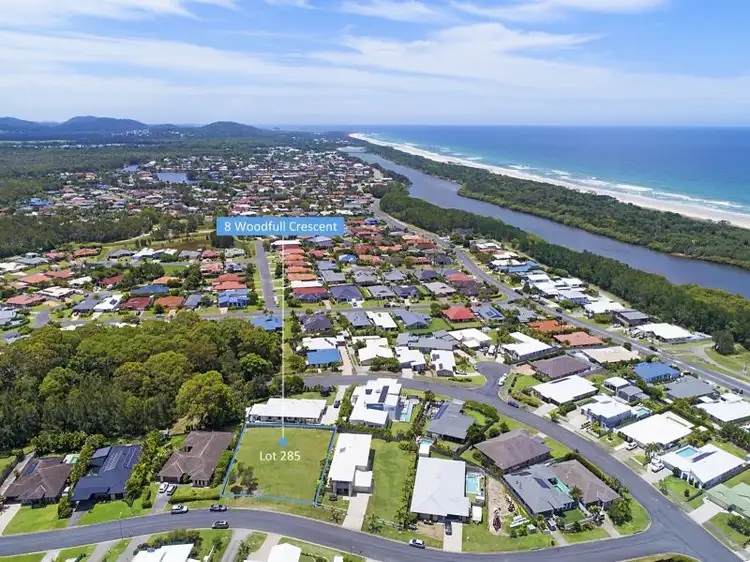 8 Woodfull Crescent, Pottsville NSW 2489