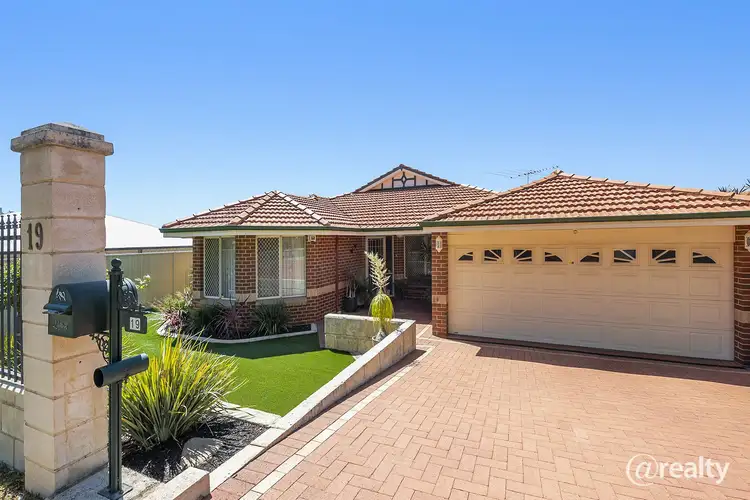 19 Kingsway, Madeley WA 6065