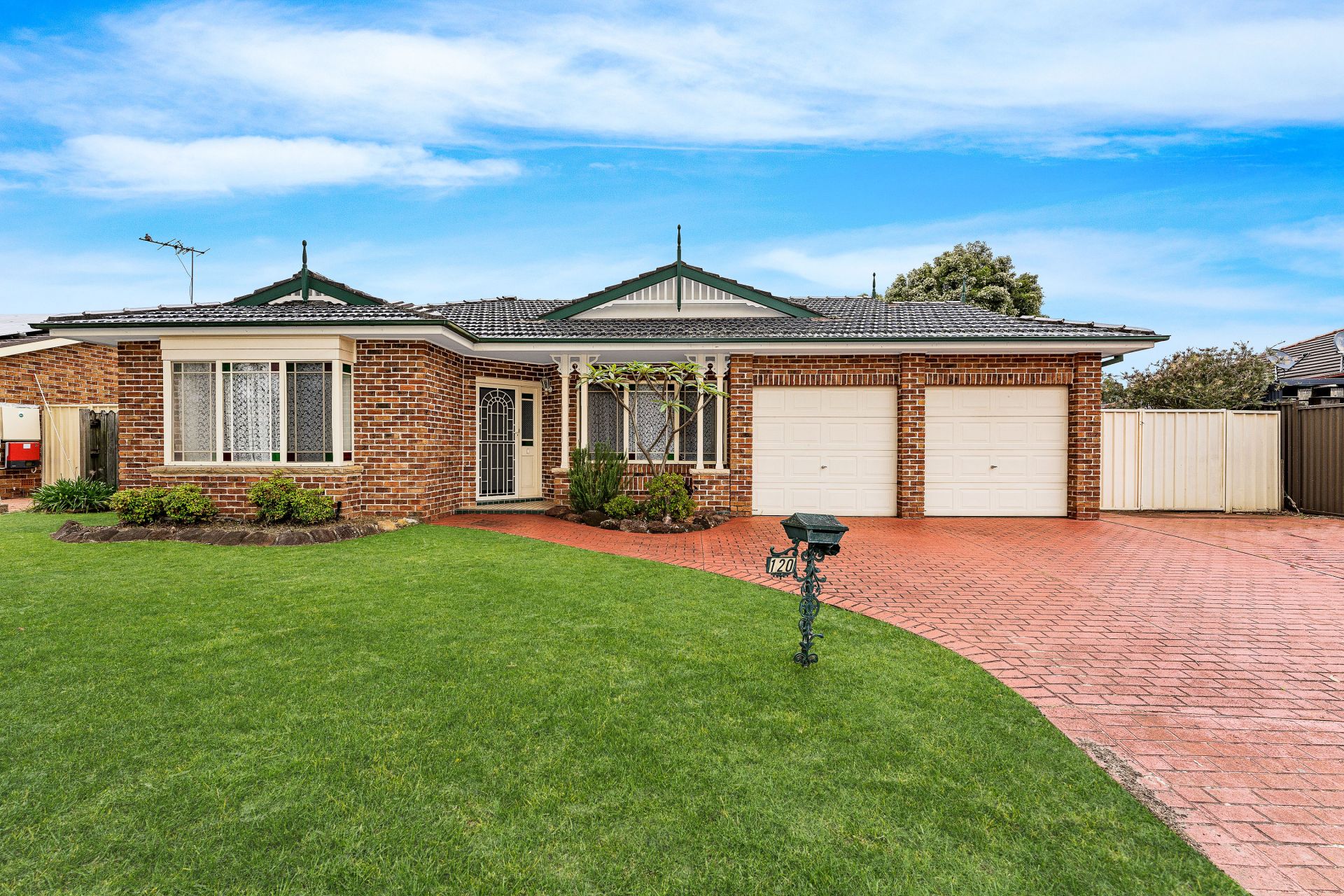 120 Daintree Drive, Wattle Grove NSW 2173