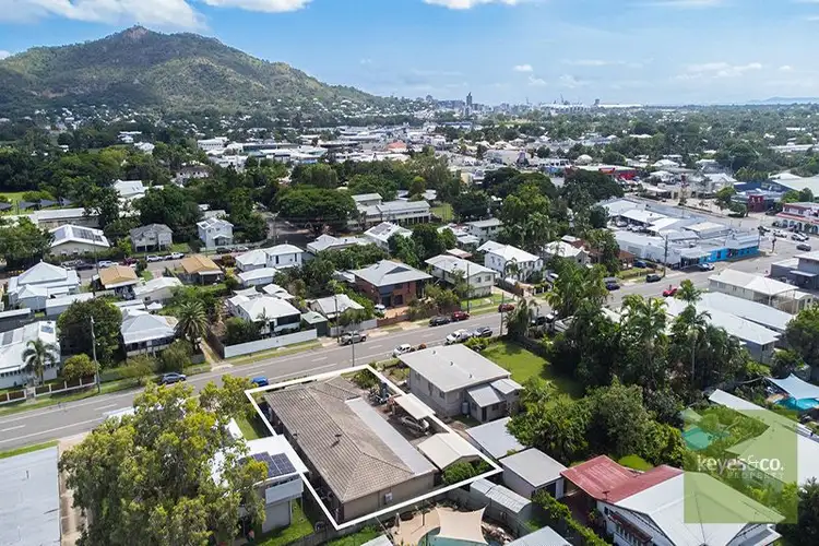Main view of Homely block of units listing, 14 Bayswater Terrace, Hyde Park QLD 4812