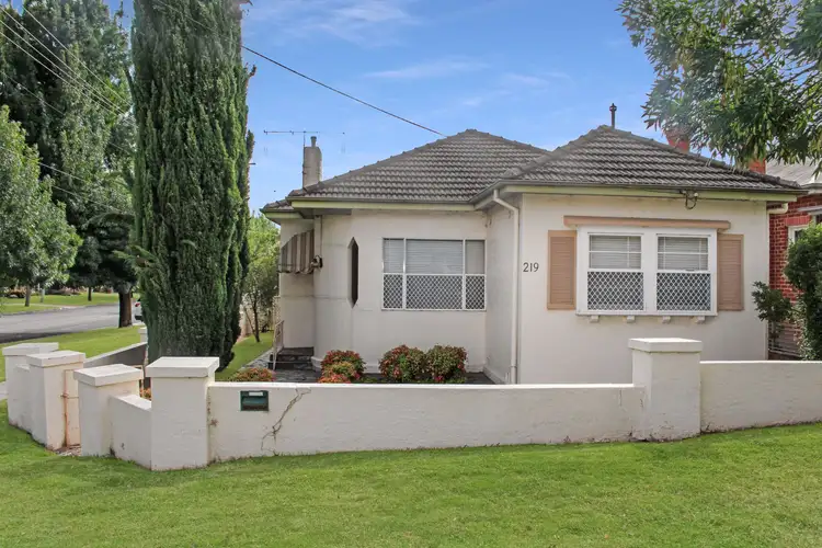 219 Brilliant Street, Bathurst NSW 2795