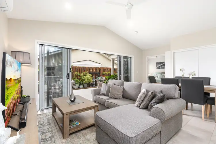 30/2-20 Island View Drive, Urangan QLD 4655