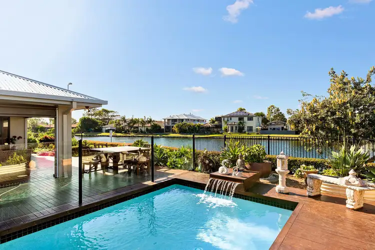 16 Apollo Crescent