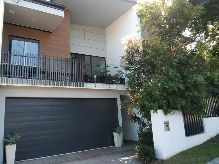 14 SIXTH AVENUE, Balmoral QLD 4171