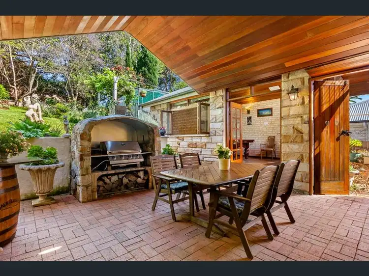 24 Woodlawn Avenue, Mangerton NSW 2500