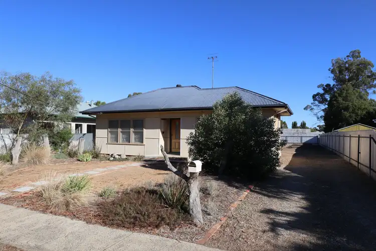 93 Russell Street, Deniliquin NSW 2710