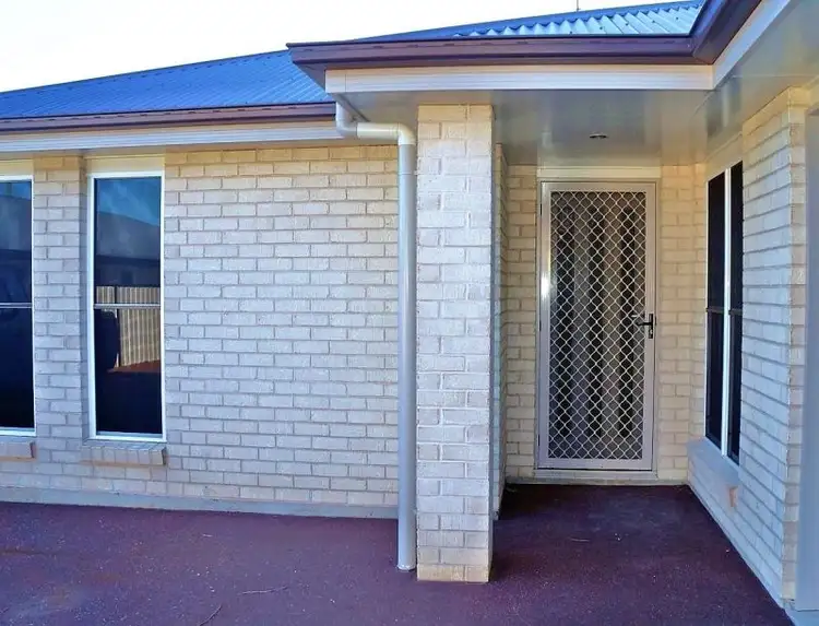 2/54 Windmill Road, Chinchilla QLD 4413