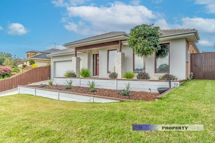 16 Dinwoodie Drive, Newborough VIC 3825
