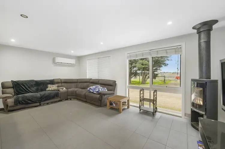Fifth view of Homely house listing, 8 Malcolm Street, Beveridge VIC 3753