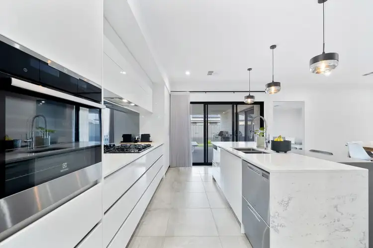 4 Dunite road, Piara Waters WA 6112