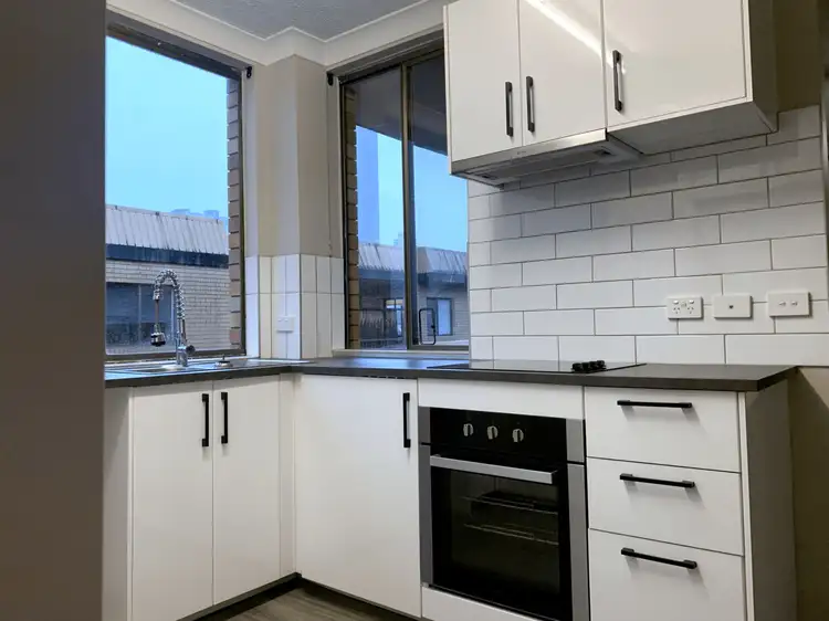 11/11 Stanhill Drive, Chevron Island QLD 4217