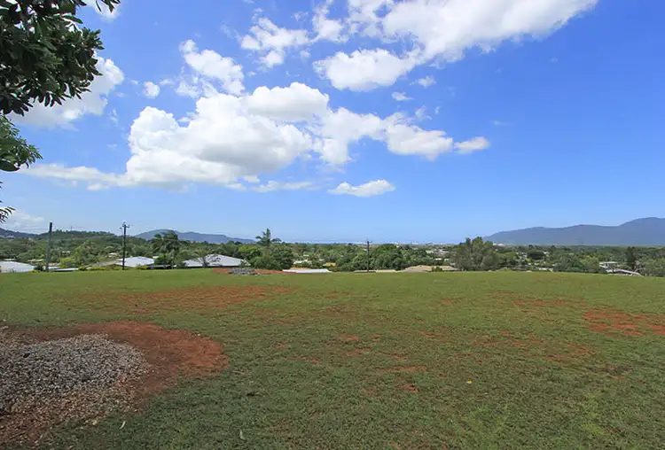 2 Sunbird Drive, Woree QLD 4868