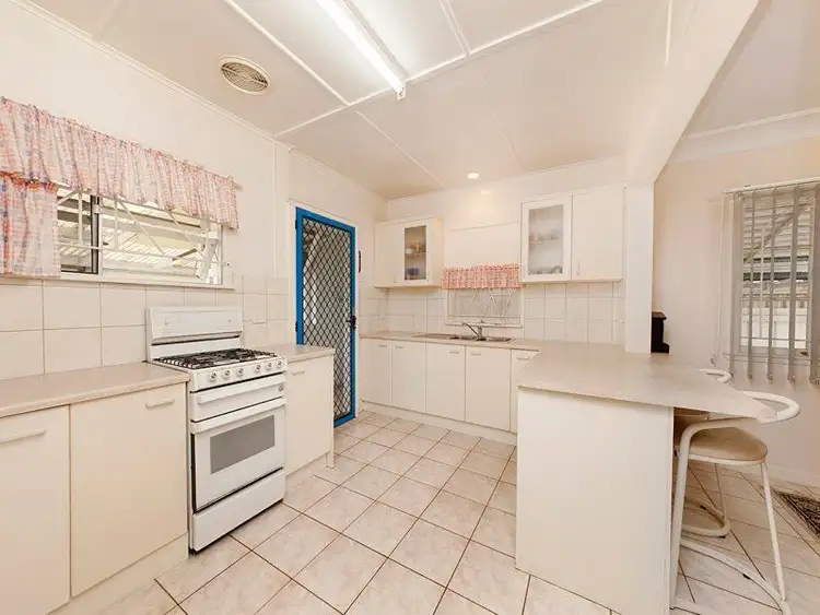 Second view of Homely house listing, 72 LUTZOW  STREET, Tarragindi QLD 4121