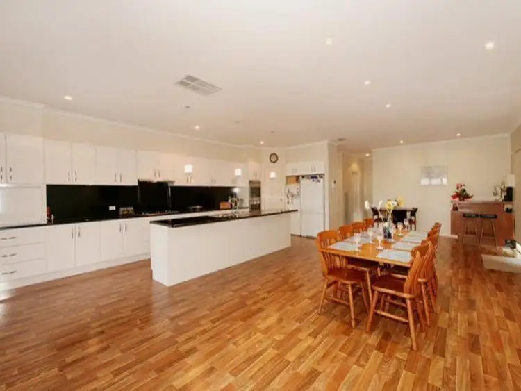 7 Delaneys Road, Warranwood VIC 3134