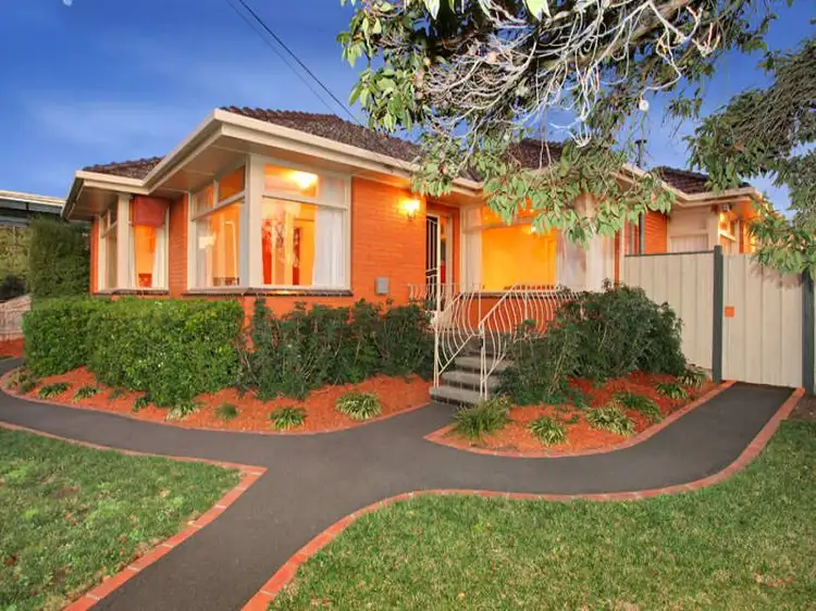 18 Robyn Drive, Nunawading VIC 3131