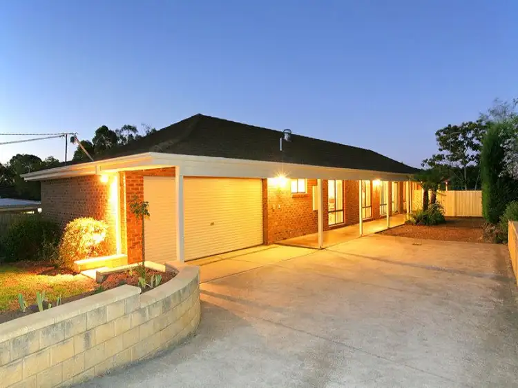 27 Sweetland Road, Mooroolbark VIC 3138