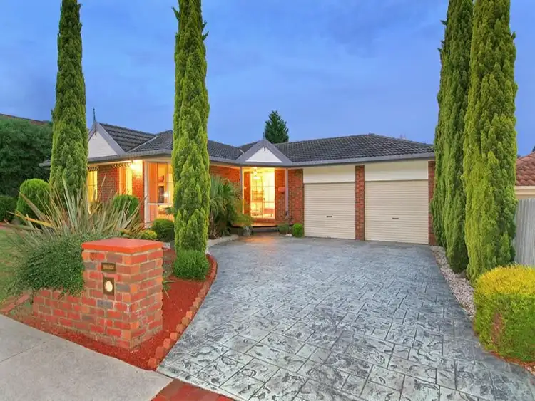 31 Azarow Circuit, Croydon South VIC 3136