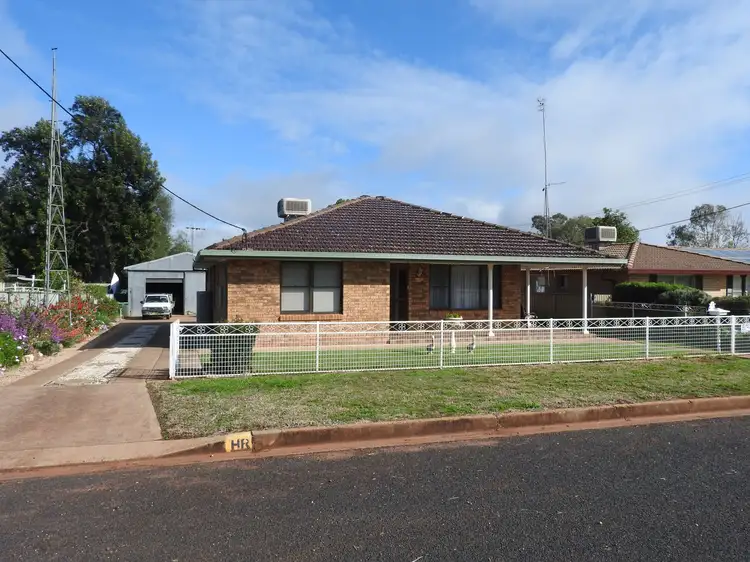 4 Willaroo Street, Peak Hill NSW 2869