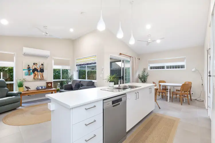 81/2-20 Island View Drive, Urangan QLD 4655