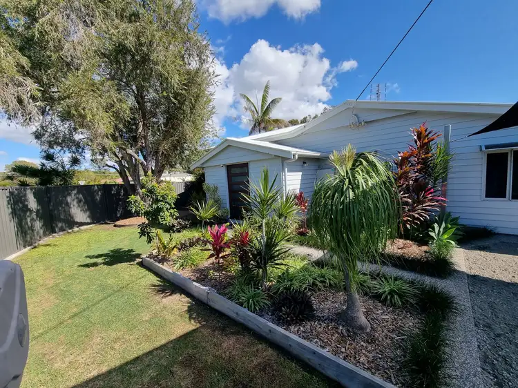 11 Smith Street, Urangan QLD 4655