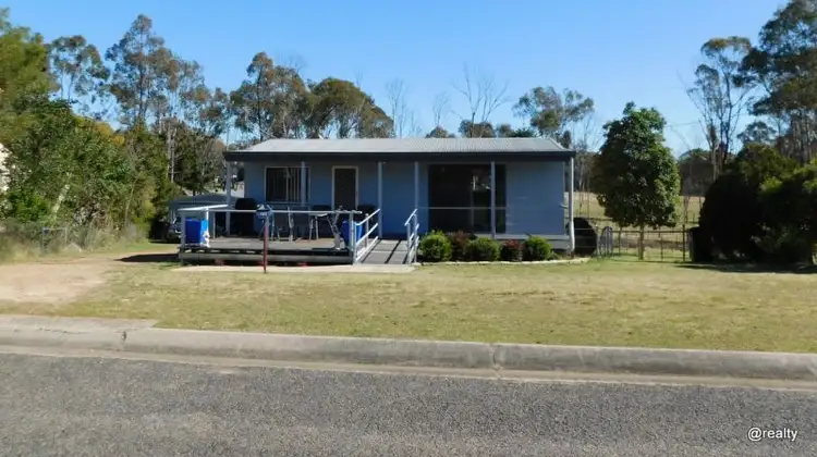 22 Deakin Crescent, Nanango QLD 4615