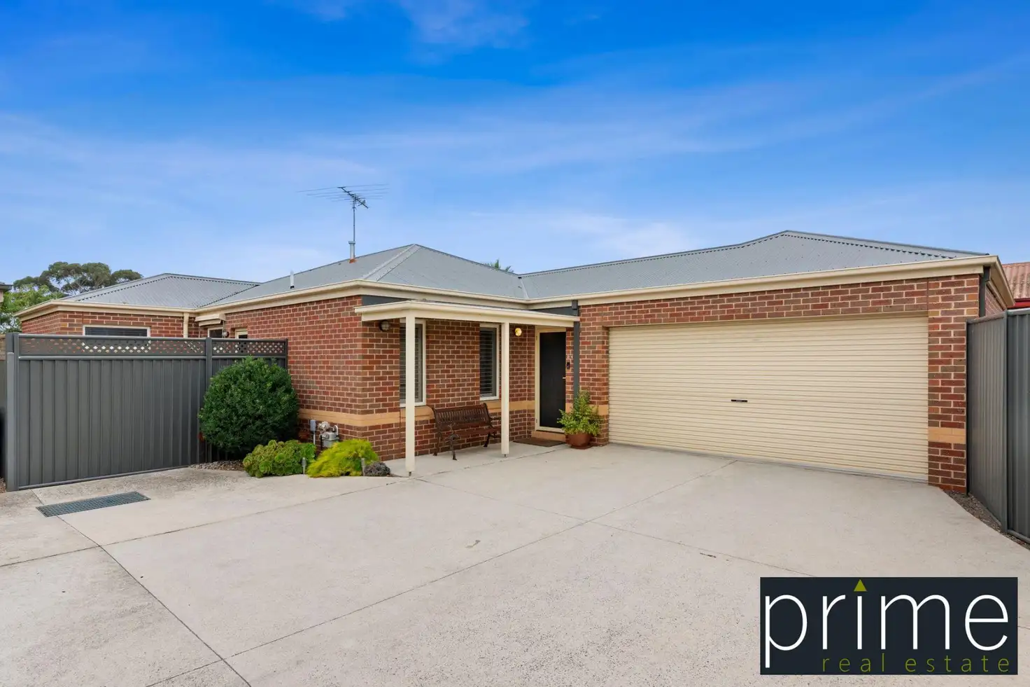 Main view of Homely townhouse listing, 2/4 Roslyn Road, Belmont VIC 3216
