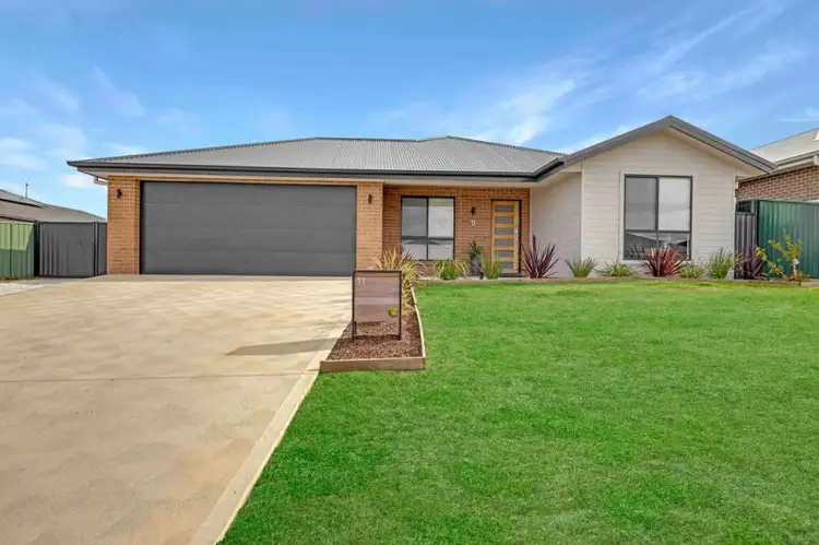 11 Wallace Way, Kelso NSW 2795