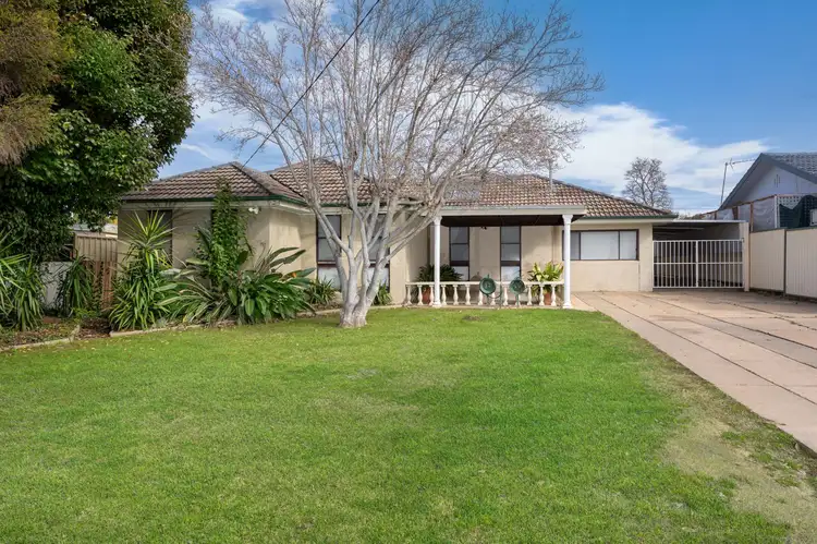 2 Marloo Crescent, Kooringal NSW 2650