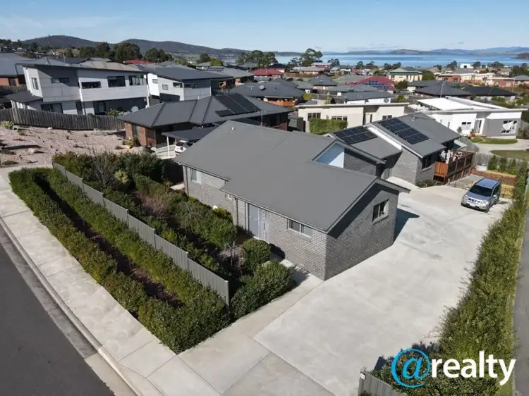 1/25 Mariah Crescent, Oakdowns TAS 7019