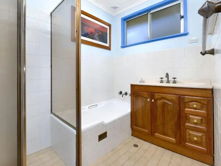 Fifth view of Homely house listing, 2 Bach Place, Engadine NSW 2233