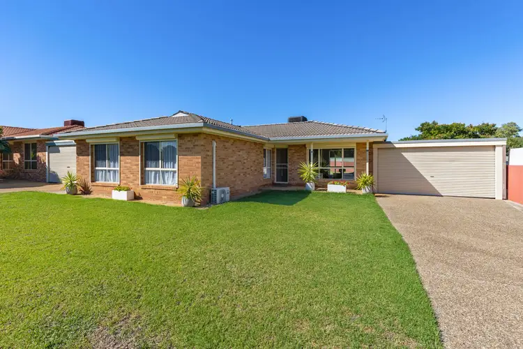 16 Eaton Street, Ashmont NSW 2650