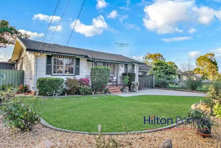 9 Sandakan Crescent, Lethbridge Park NSW 2770