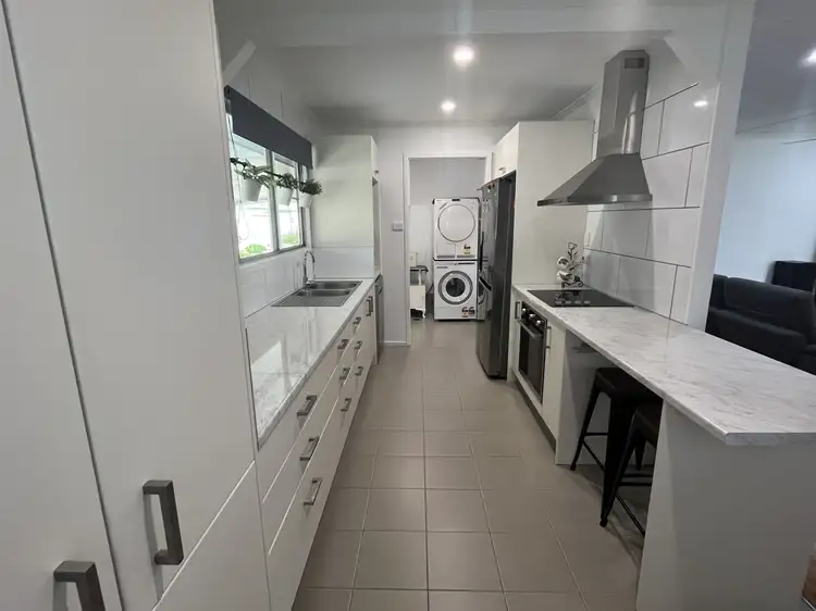 8 Burnham Street, Moura QLD 4718