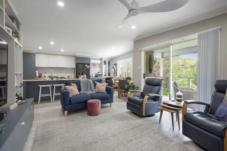 300 King Point Drive