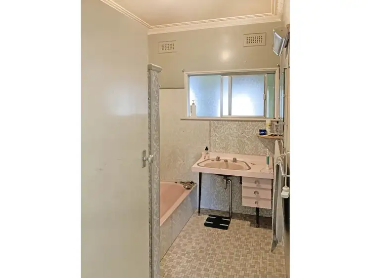 Fifth view of Homely house listing, 40 Chester St, Warren NSW 2824