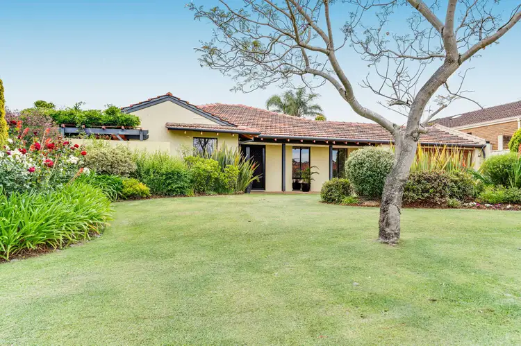 15 Gladstone Road, Leeming WA 6149