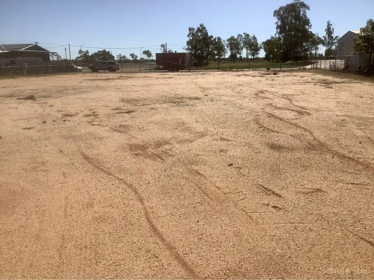 109 & 111 Wren St, Longreach QLD 4730