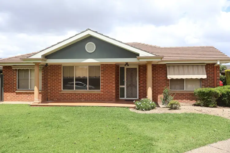 Main view of Homely unit listing, 1/8 Bentley Place, Wagga Wagga NSW 2650