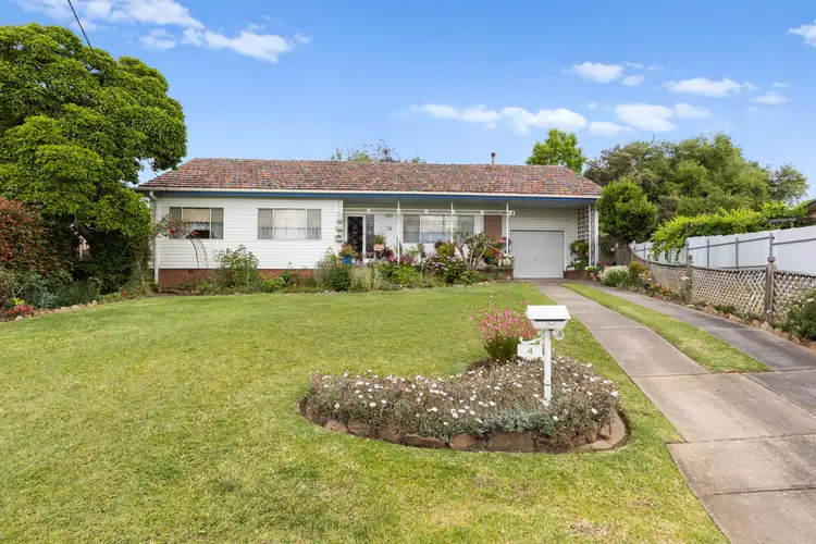 4 Kennedy Avenue, Kooringal NSW 2650